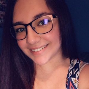 Meet your Posher, Alexis